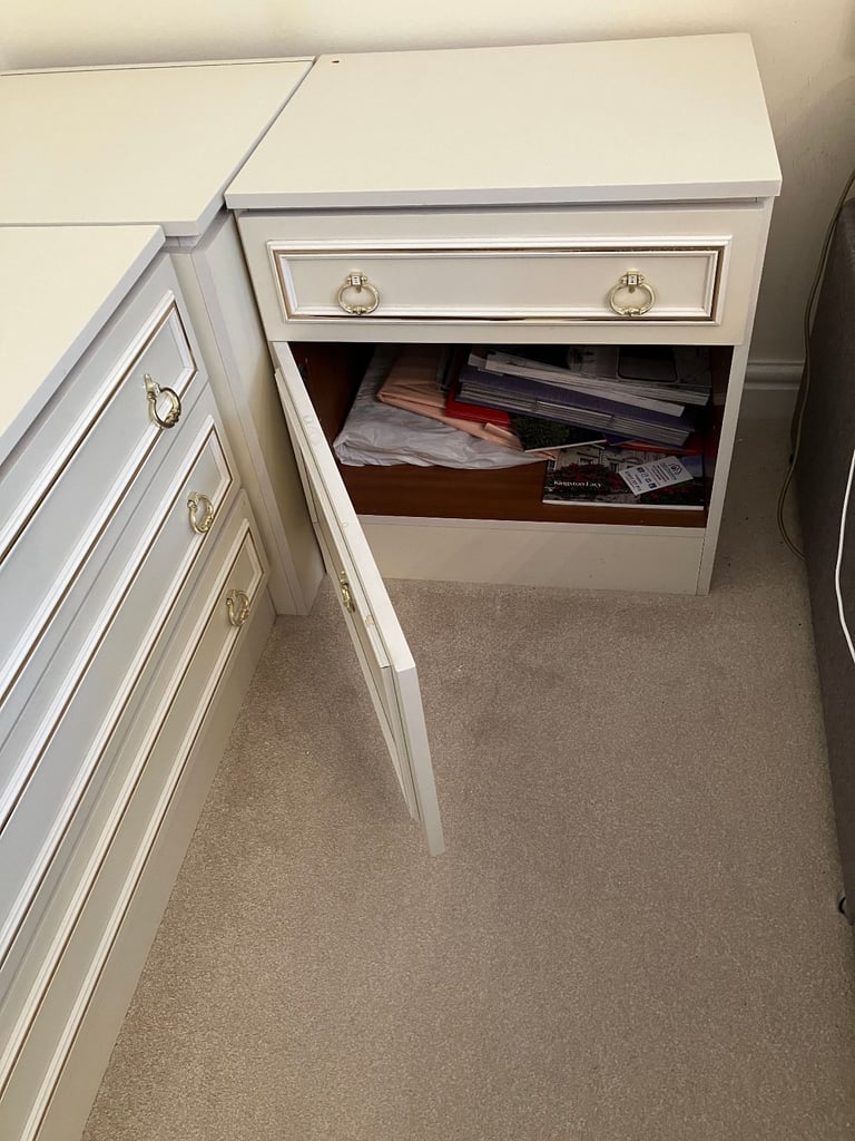 set of fitted furniture 8 units