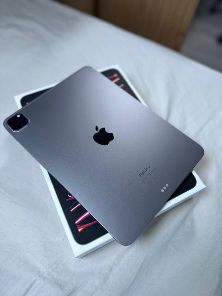 Apple Ipad Pro 11 inch M2 Chip 4th Gen WIFI - 512GB Space Grey (Latest Model) Like Brand New.