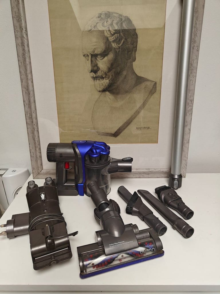 image for Dyson dc35 stick hoover. Cleaned and good battery. Can drop local for extra 