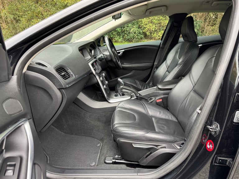 2013 63 Volvo V40 2.0 D3 SE Manual 5 Door Diesel Hatchback 