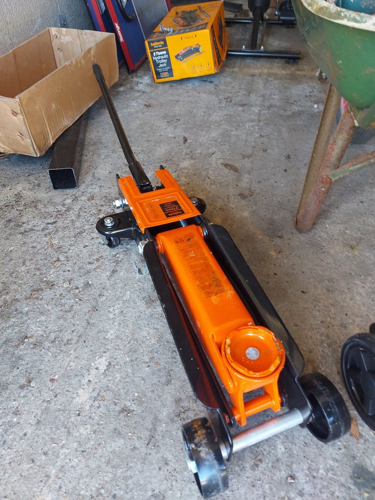 Halfords 3 Tonne Hydraulic Trolley Jack - Heavy Duty Car Lifting Tool (Boxed)