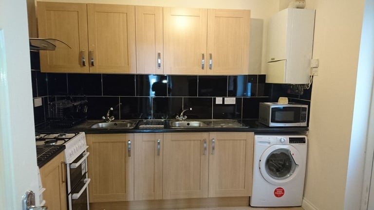 BEAUTIFUL DOUBLE ROOM FOR SINGLE PROFESSIONAL TO RENT IN HOUNSLOW 