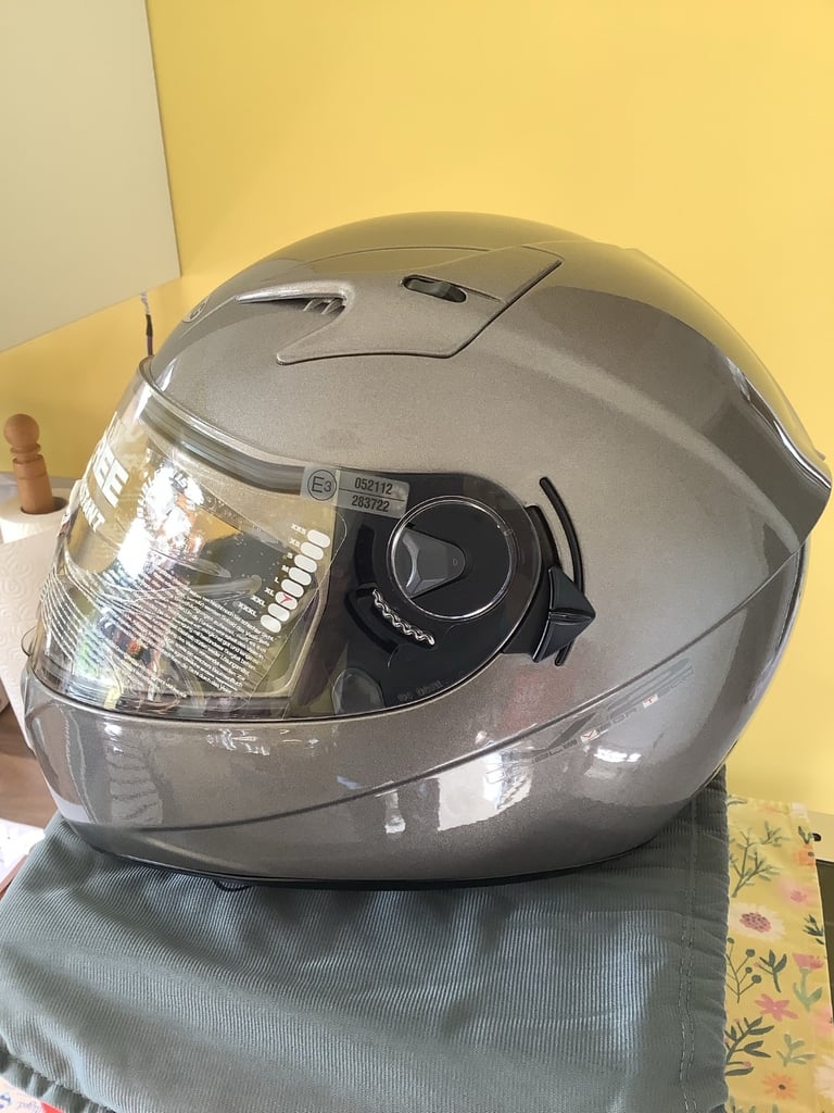 Full Face Motorcycle Helmet, Caberg V2 Titanium, Size Small, 55-56cm, Excellent. 