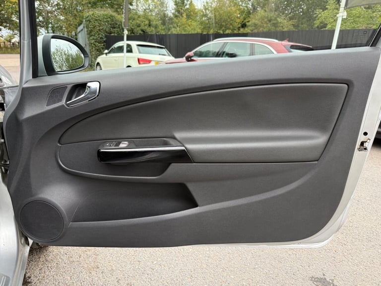 2015 Vauxhall Corsa 1.4 SE 3dr HATCHBACK PETROL Manual