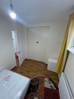 Double Room to Rent Professional females required