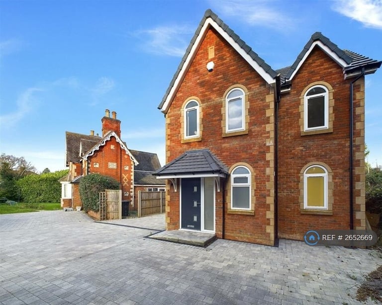 4 bedroom house in Hillmorton Road, Rugby, CV22 (4 bed) (#2652669)