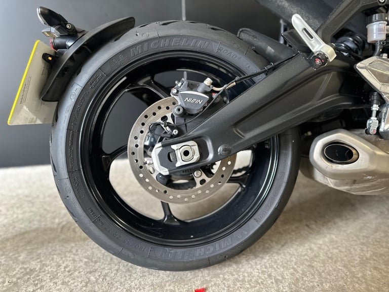 STUNNING ONE OWNER 2024/24 TRIUMPH TRIDENT 660 MOTORCYCLE
