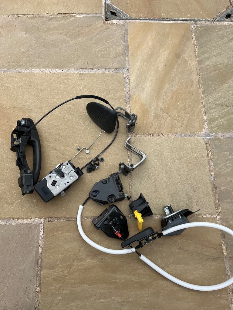 Renault Trafic back door handles and locking system 