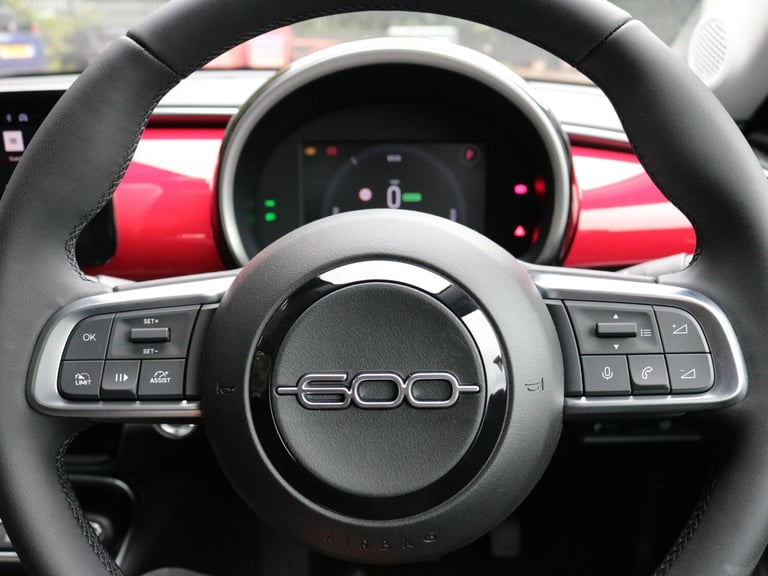 2025 Fiat 600 Fiat 600e (red) 54kwh 154hp HATCHBACK Electric Automatic