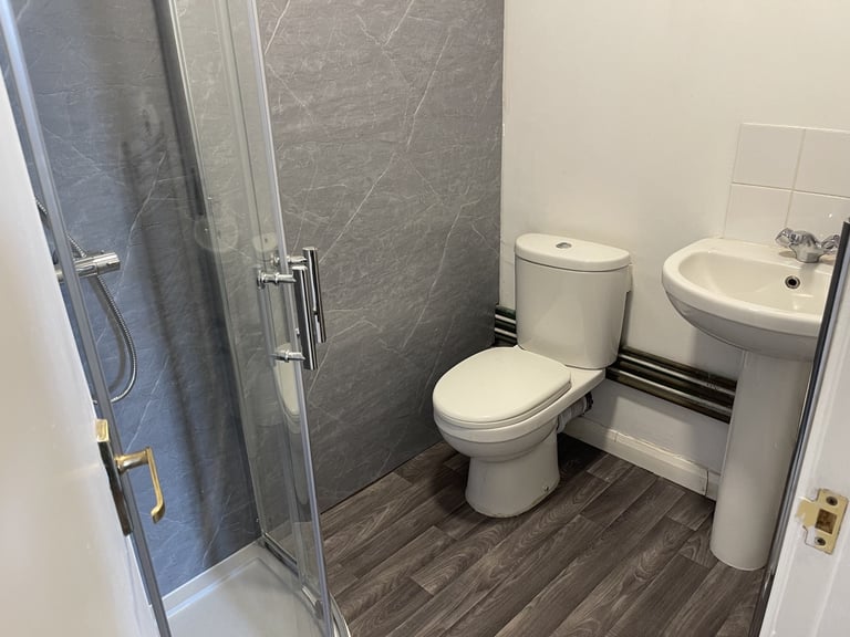 ✨ Spacious 1-Bedroom Flat in the Heart of Enfield Town! ✨ ONLY £335 per week