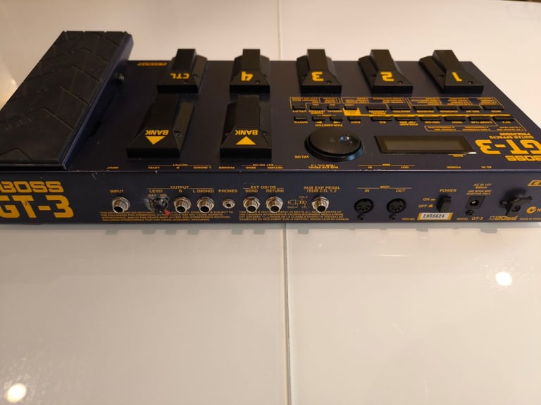 BOSS GT-3 Guitar Multi-Effects Processor with power supply