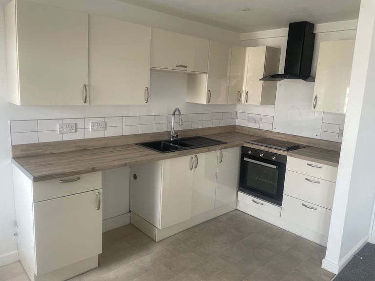 One bedroom middle floor flat to rent 