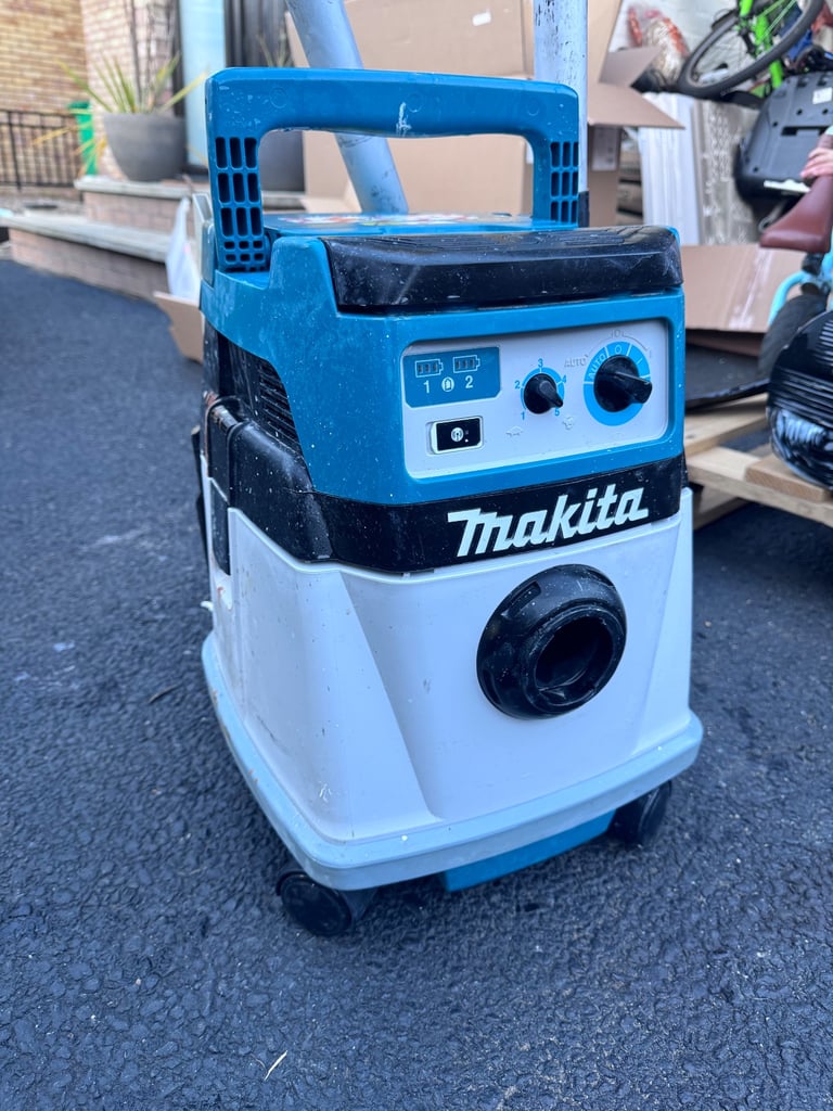 image for makita dust extractor dvc157L 
