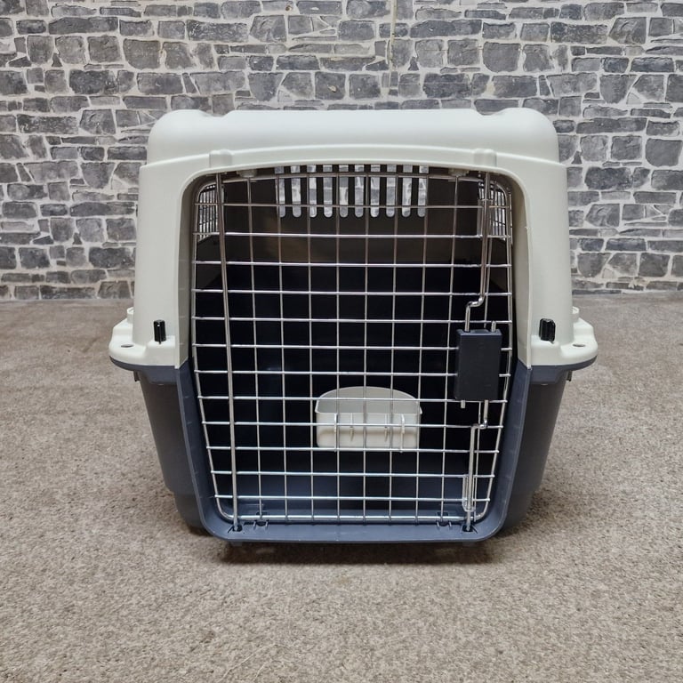 Medium Plastic Dog Travel Crate with Metal Door and Bowl