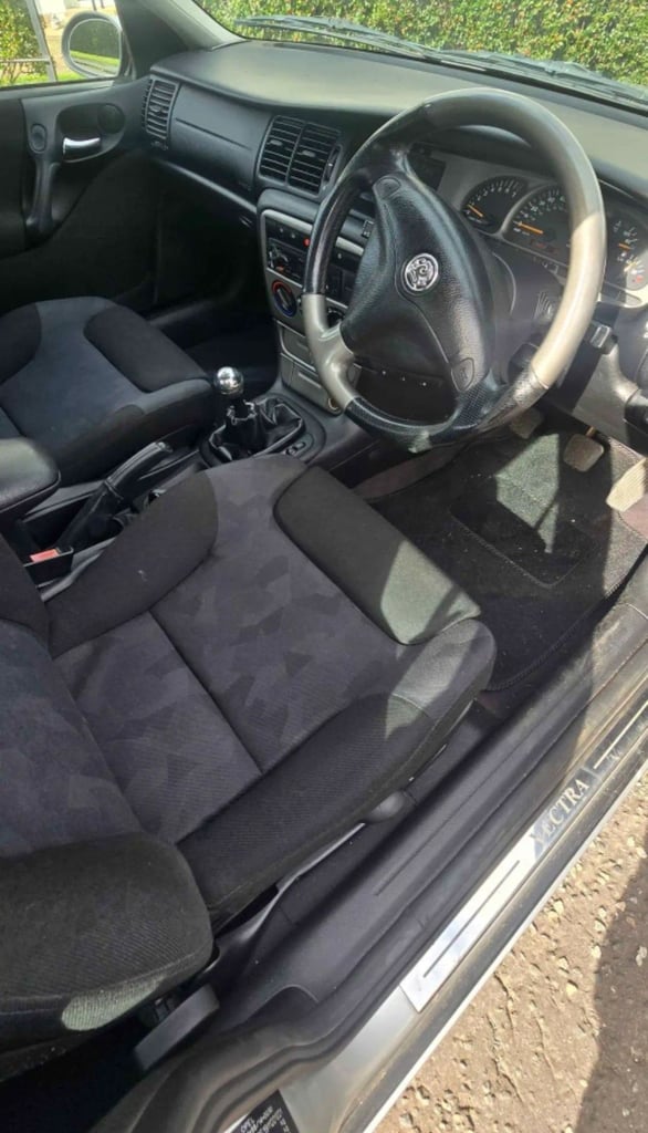 Vauxhall, VECTRA, Saloon, 2002, Manual, 2597 (cc), 4 doors