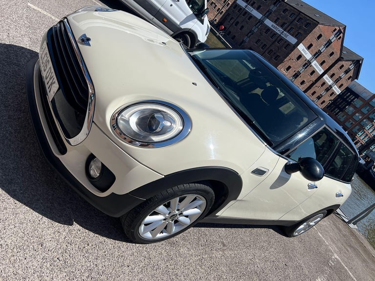 MINI CLUBMAN 1.5 Clubman Cooper White Manual Petrol 2016 Carplay