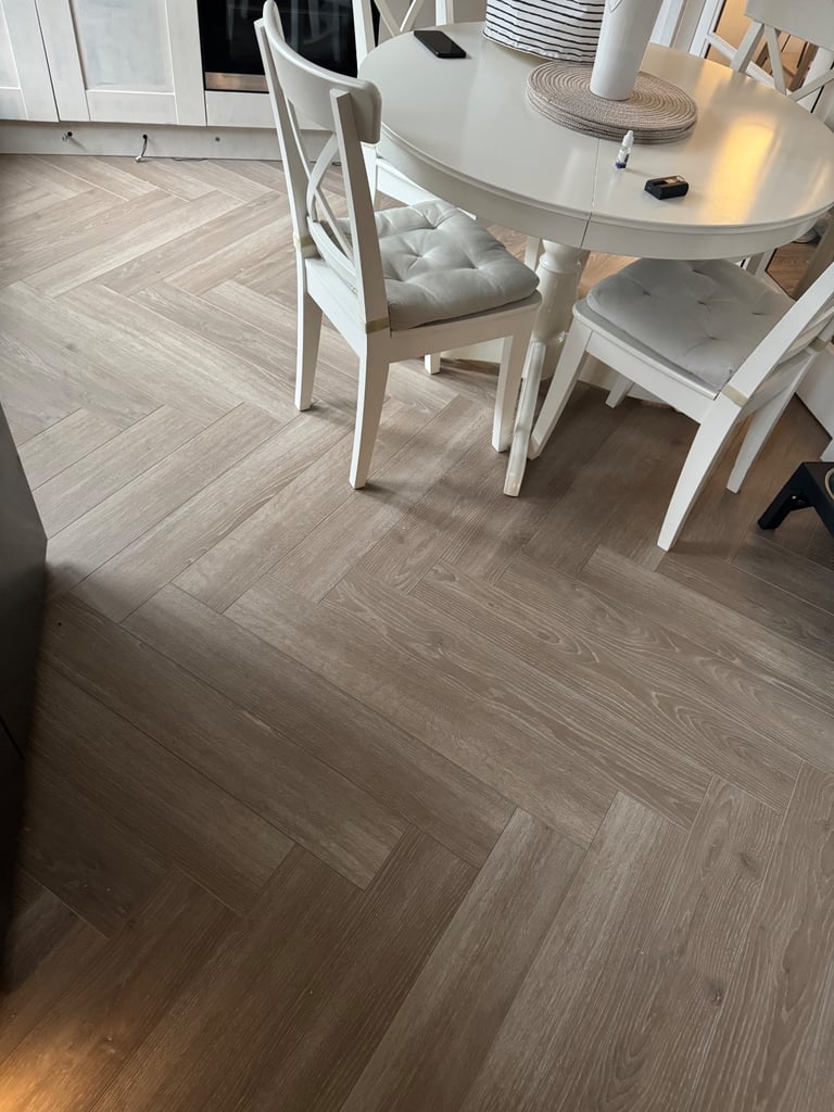 Light oak herringbone laminate flooring 8mm boards