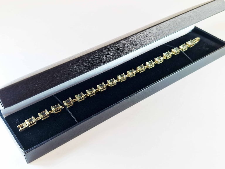 9ct Hallmarked Gold Green Sapphire Bracelet - 7.5 inches Long - Boxed - VGC