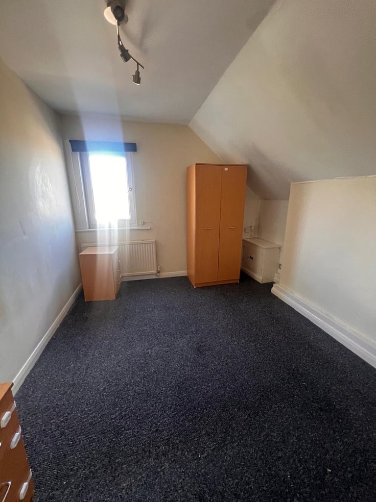 Two bedroom unfurnished flat available now Postcode PO5 1RN