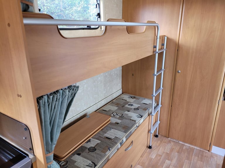 * SALE AGREED*Swift Fairway 590 2005 Twin Axle 6 Berth - Motor Mover, Fixed Bunk