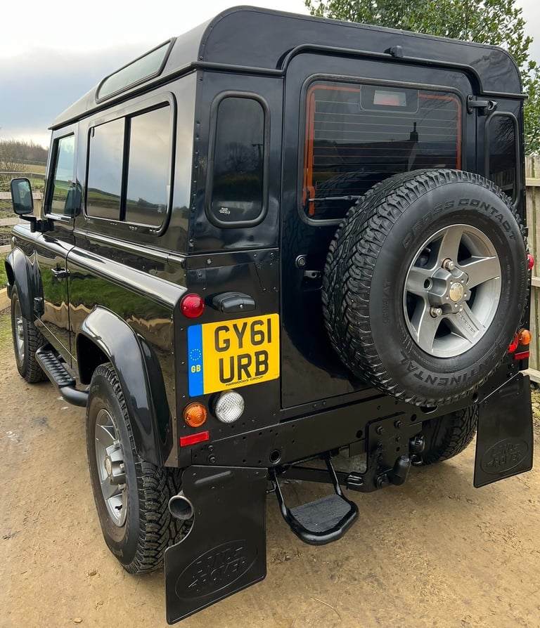 2011 - 61 Land Rover Defender 90 2.2 TDCi XS 4WD SWB Euro 5 WINDOW VAN Diesel