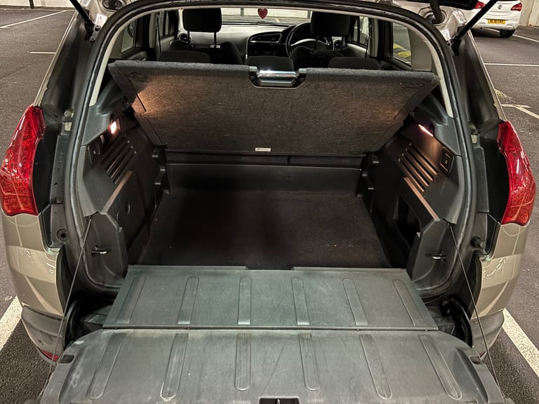 Peugeot, 3008, Hatchback, 2012, Manual, 1560 (cc), 5 doors