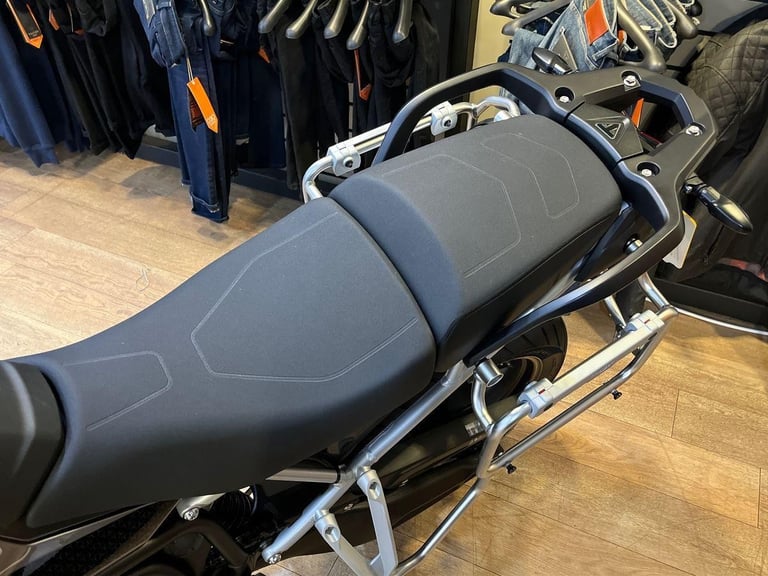2025 Triumph Tiger 900 GT PREMIUM TWIN COLOUR Petrol black 6 Speed