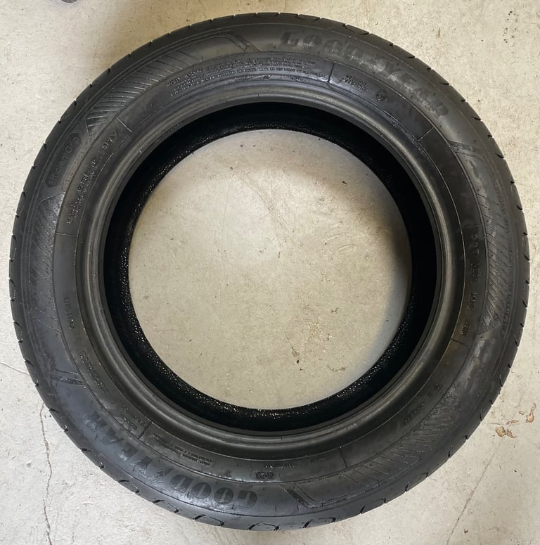 image for Goodyear EfficientGrip Performance 2 Tyre