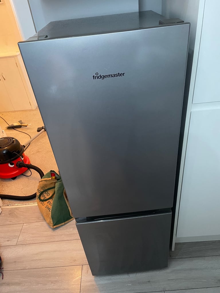 image for Fridgemaster 60/40 Small Fridge Freezer - Silver