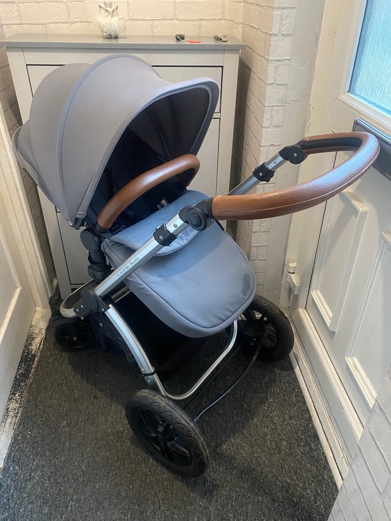 image for Ickle Bubba Pushchair,Car Seat And Isofix Base. Parent And Forward Facing. Great Condition. 