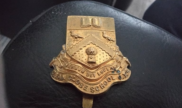 image for Dean close school badge ww2  ?