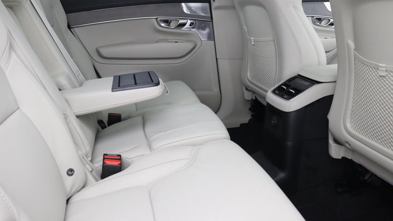 2025 Volvo XC90 T8 PHEV AWD Ultra, Dark, 7 Seats (Sunroof, Pilot Assist, Bowers &amp; Wilkins) ES...
