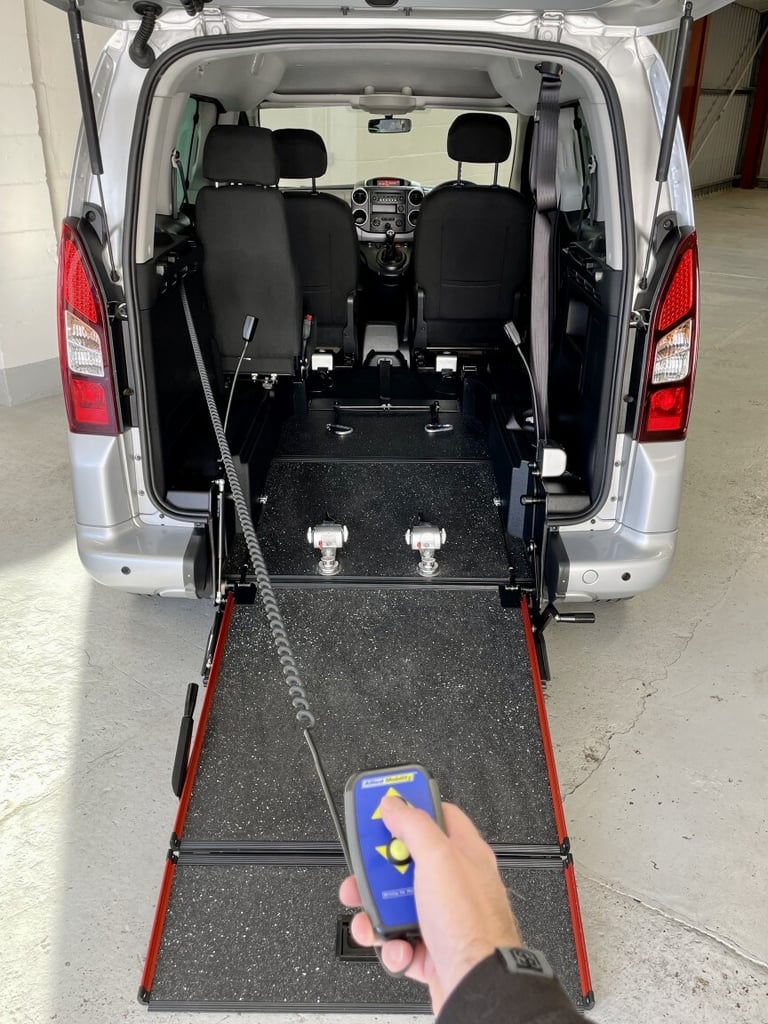 PEUGEOT PARTNER TEPEE 1.6 BlueHDi Allure WAV wheelchair accessible vehicle 2018