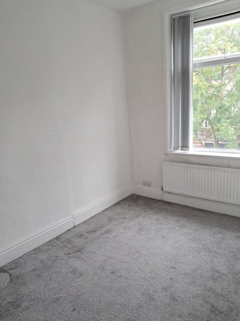 Two bedroom Entire House to Rent in Oldham Town Centre 