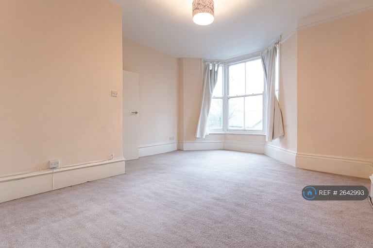 2 bedroom flat in Bath Road, Buxton, SK17 (2 bed) (#2642993)