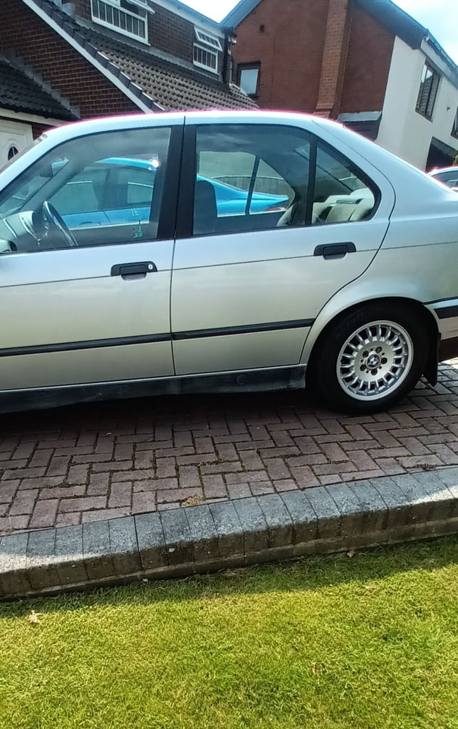 BMW, e36 318i SERIES, Saloon, 1997, Manual, 1796 (cc), 4 doors