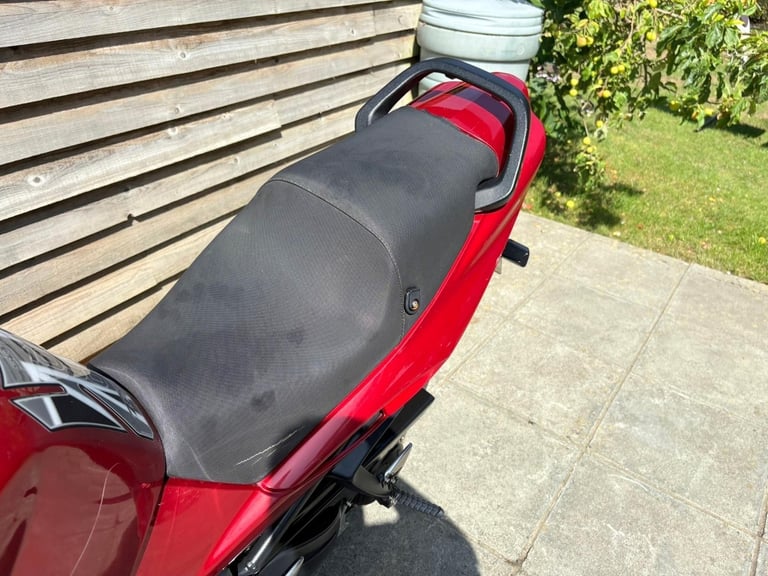 2007 / 07 Triumph Sprint 1050 £1900 Red 42803 miles.