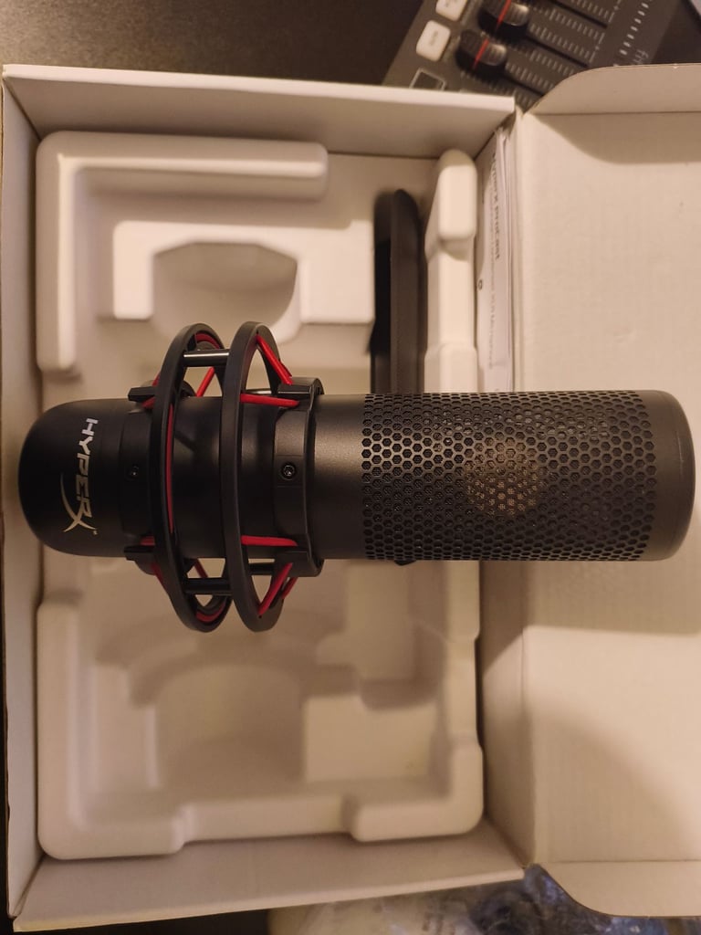 Hyperx procast, audio mixer, mic arm and XLR cable 