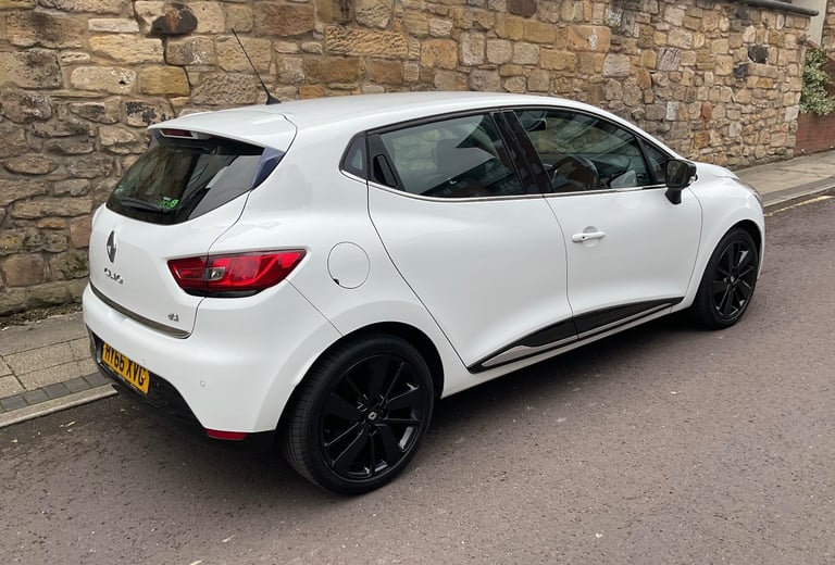 2016 (66) Renault Clio 1.5 dci Dynamique Nav S. 5 Door Diesel. FSH. Excellent Condition.