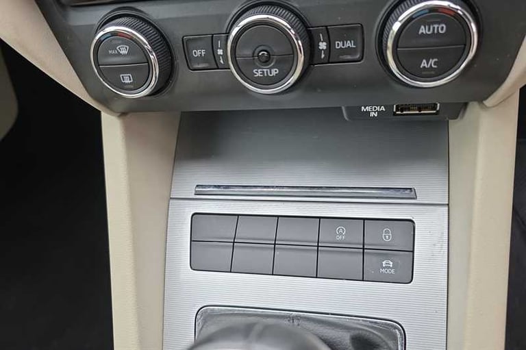 2014 Skoda Octavia 1.4 TSI Elegance Hatchback 5dr Petrol Manual Euro 5 (s/s) (140 ps) Hatchback P...