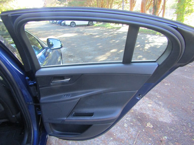  JAGUAR XE 2.0d Prestige AUTOMATIC - 1 OWNER - FSH - £35 TAX - ULEZ COMPLIANT