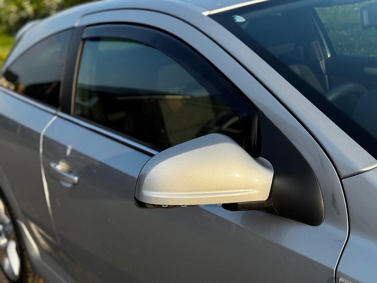 VAUXHALL ASTRA 1.8 VVT 16v SRi 2011