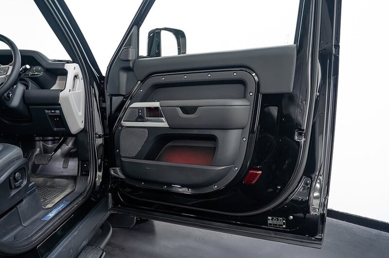 2024 Land Rover Defender 3.0 D250 X-Dynamic HSE 90 3dr Auto ESTATE DIESEL Automatic