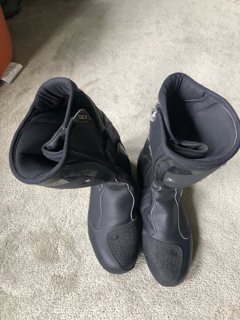 Motorcycle boots sidi size 5.5 worn 3 times