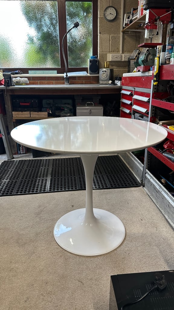 90cm Tulip Table