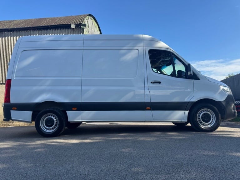 Mercedes-Benz Sprinter 3.5t H2 L2 Progressive Van++1 OWNER++CRUISE++REV