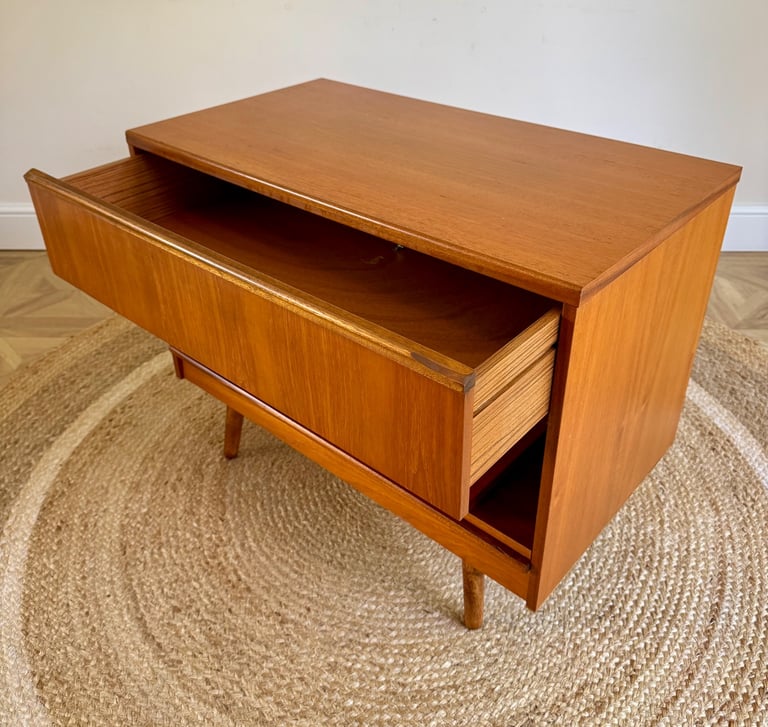 Mid century modern style vintage retro tv media hifi sideboard unit 