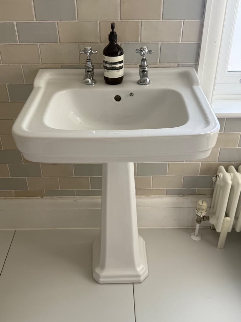 Sink & Pedestal 