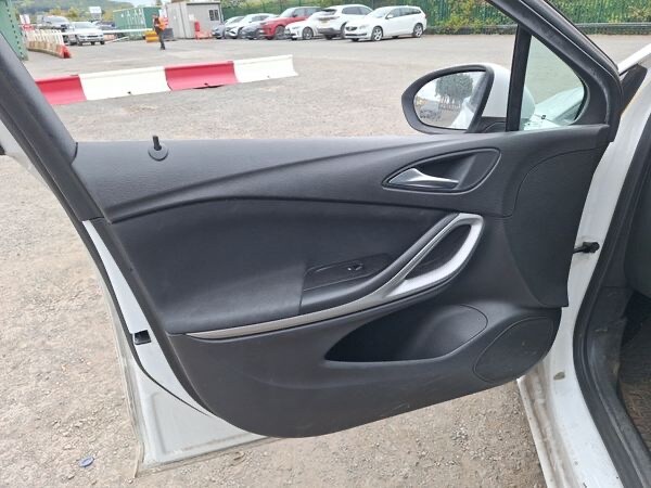 2018 Vauxhall Astra 1.6 CDTi BlueInjection Design Sports Tourer 5dr Diesel