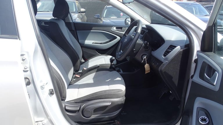 HYUNDAI I20 1.2 Blue Drive S Silver Manual Petrol 2016